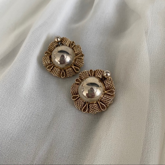 VTG Gold Tone Chain Wrapped Flower Earrings - Picture 3 of 5